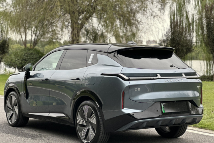 领克08 EM-P 2025款 220km 四驱性能Halo车身外观6004