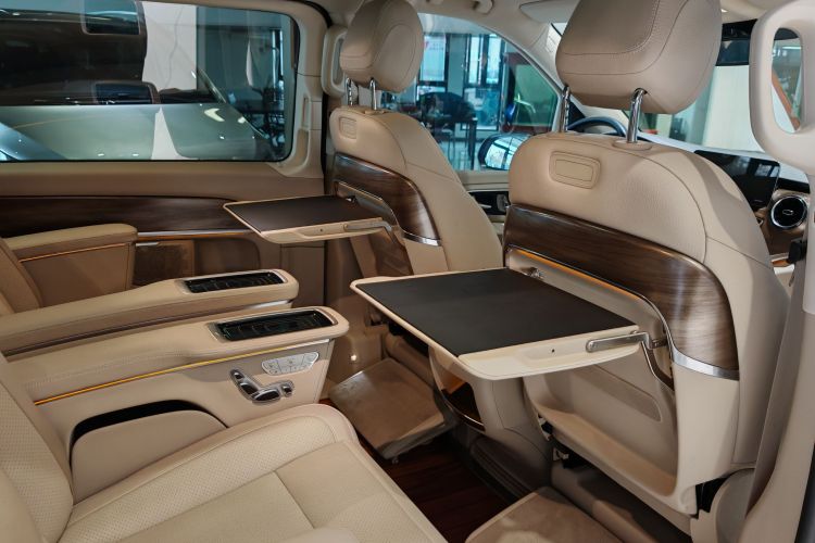 奔驰V级 2020款 V 260 L 长轴距豪华版中控内饰7005