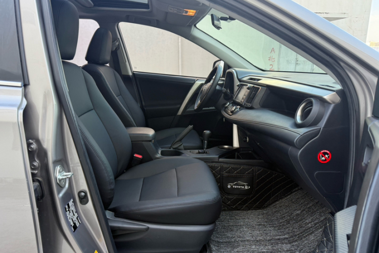 丰田 RAV4荣放 2015款 2.0L CVT两驱风尚版局部细节41