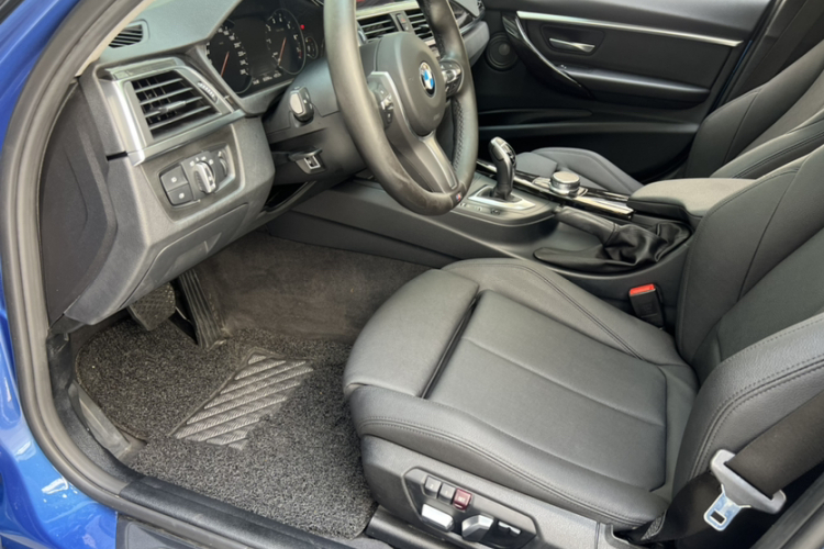 宝马3系 2018款 320Li M运动曜夜版中控内饰7005