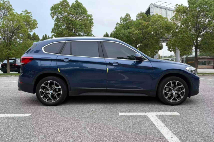 宝马X1 2021款 改款 sDrive25Li 领先型车身外观6010