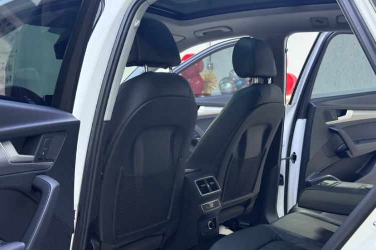 奥迪Q5L 2020款 改款 40 TFSI 荣享时尚型中控内饰7003