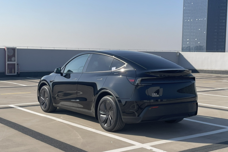 特斯拉 Model Y 2025款 后轮驱动版车身外观6004