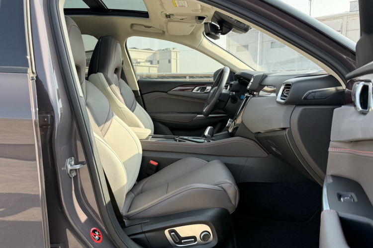 领克02 2019款 高能版 2.0T 自动两驱耀Pro版 国VI中控内饰7003