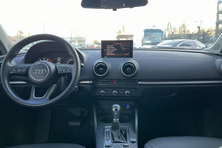 奥迪A3 2017款 Limousine 35 TFSI 进取型中控内饰7006