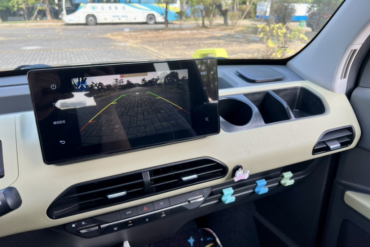 吉利银河 2024款 200km 熊猫骑士中控内饰7005