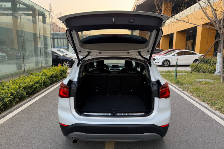 宝马X1 2019款 sDrive18Li 时尚型车身外观6005