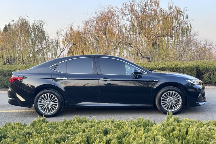 丰田 凯美瑞 2024款  双擎 2.0HG 尊贵版车身外观6006