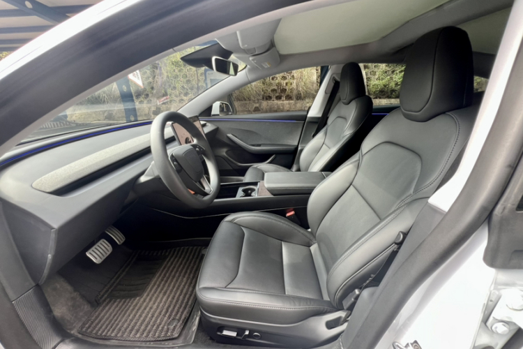 特斯拉 Model 3 2025款 后轮驱动版中控内饰7003