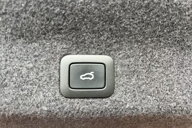 小米汽车 小米SU7 2024款 后驱长续航智驾版中控内饰7009