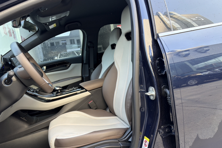 比亚迪 秦PLUS 2024款 荣耀版 DM-i 55KM领先型局部细节19