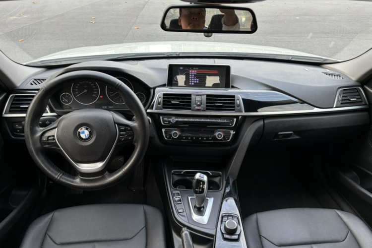 宝马3系 2017款 318i 时尚型中控内饰7003