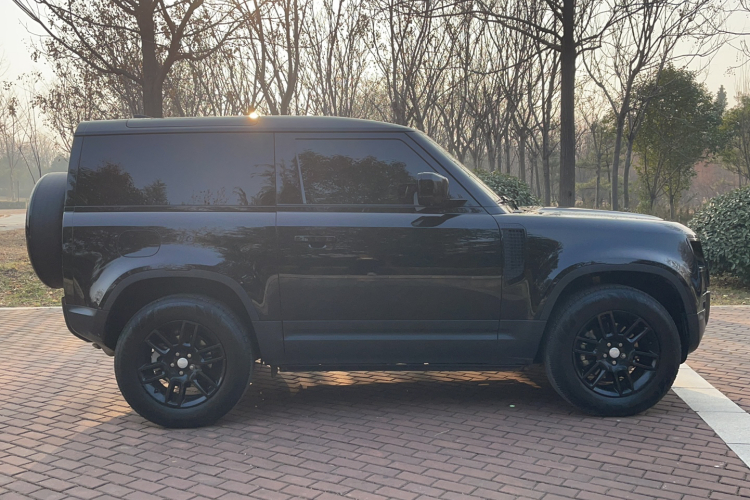 路虎卫士 2024款 90 2.0T P300 S车身外观6002