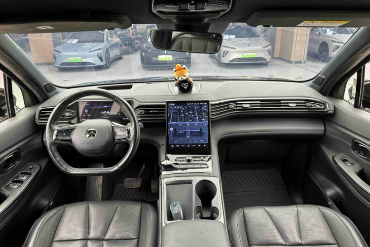 蔚来ES8 2020款 580KM 七座版中控内饰7003