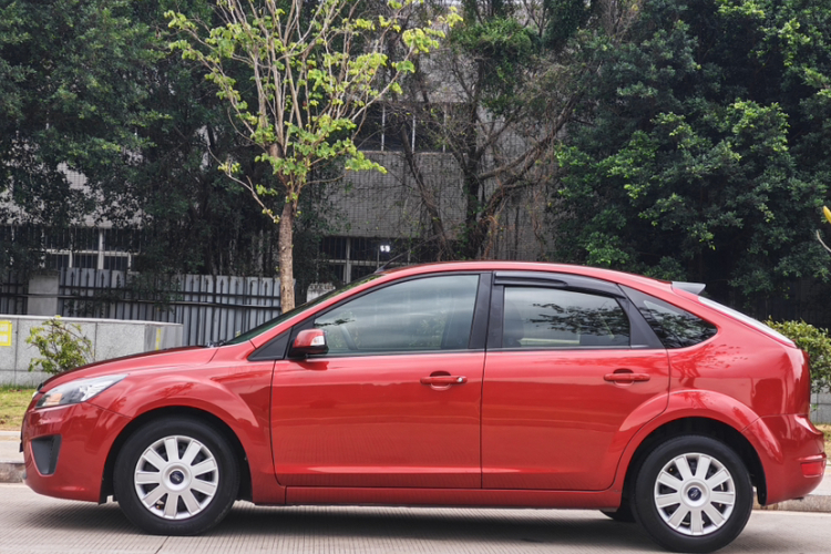 福特 福克斯 2012款 两厢经典 1.8L 自动基本型车身外观6002