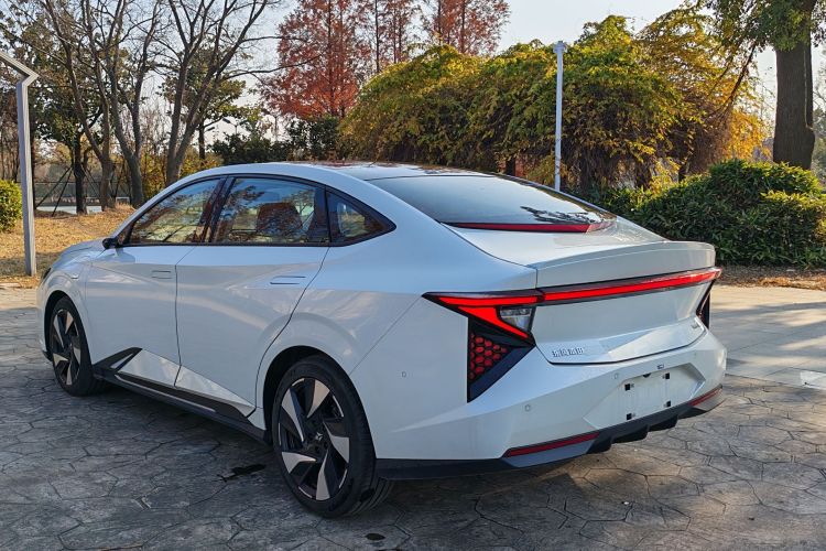 灵悉L 2025款 头号玩家版+超级加倍选装包车身外观6006