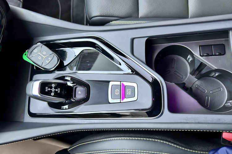 领克02 2022款 1.5TD DCT耀Pro中控内饰7011