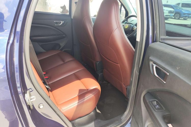 零跑汽车 零跑T03 2021款 400轻享版 三元锂中控内饰7002