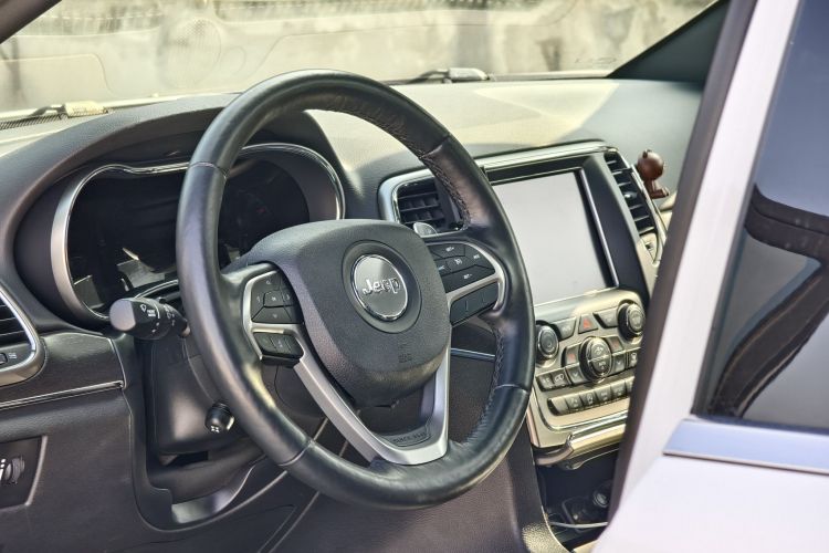 Jeep 大切诺基(进口) 2017款 3.0L 舒享导航版局部细节13