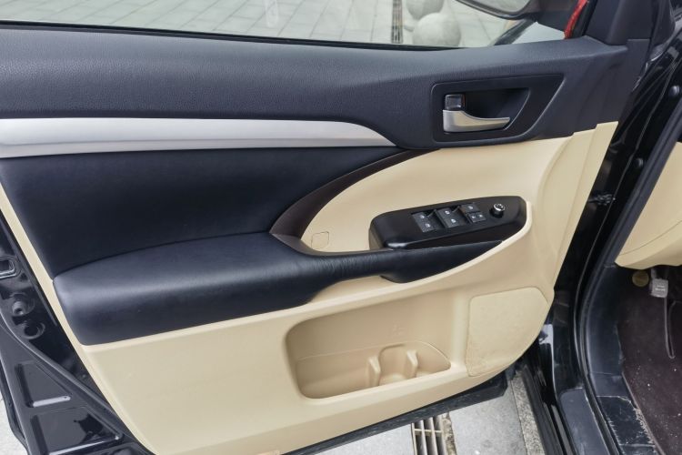 丰田 汉兰达 2021款 2.0T 四驱精英版 7座中控内饰7002