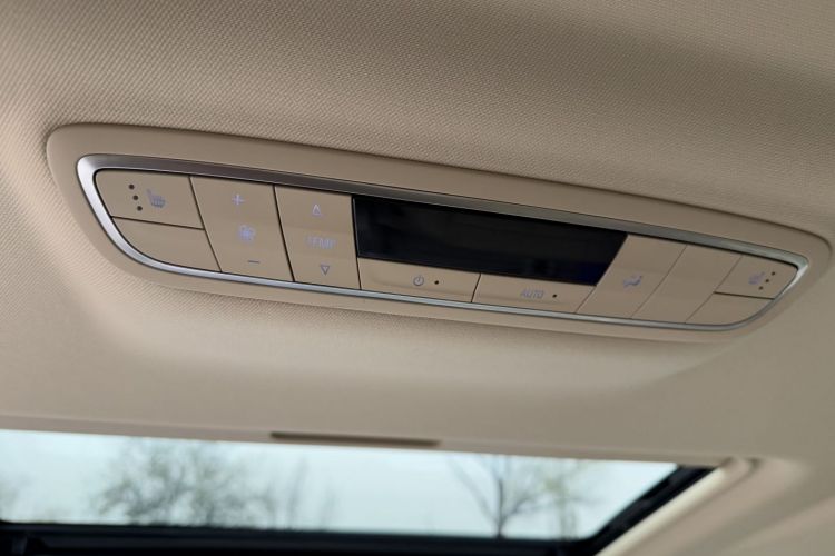 别克GL8 2022款 ES陆尊 653T 尊享型中控内饰7010