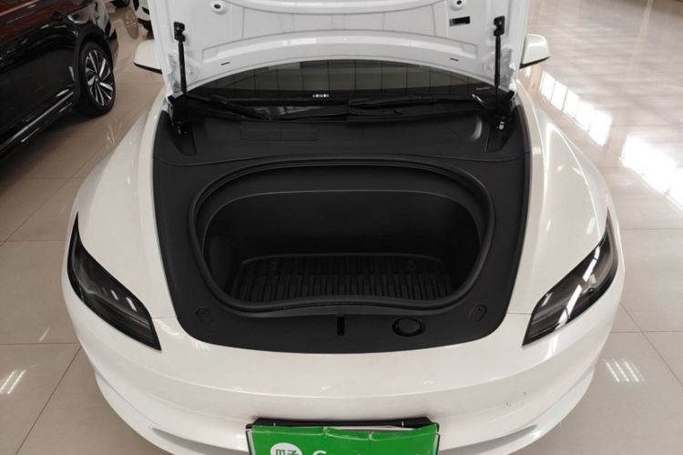 特斯拉 Model 3 2023款 后轮驱动版中控内饰7009