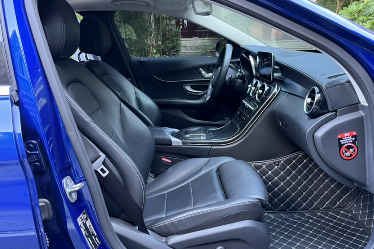 奔驰C级 2019款 C 180 L 时尚型运动版中控内饰7012