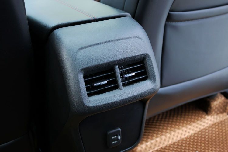 雪佛兰 探界者 2019款 Redline 550T 自动四驱捍界版RS 国VI中控内饰7010