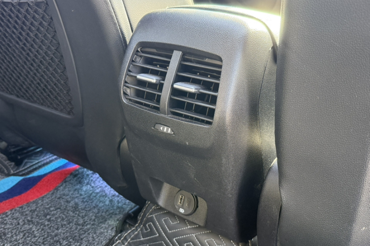 福特 福克斯 2020款 两厢 EcoBoost 180 自动锋潮型中控内饰7010