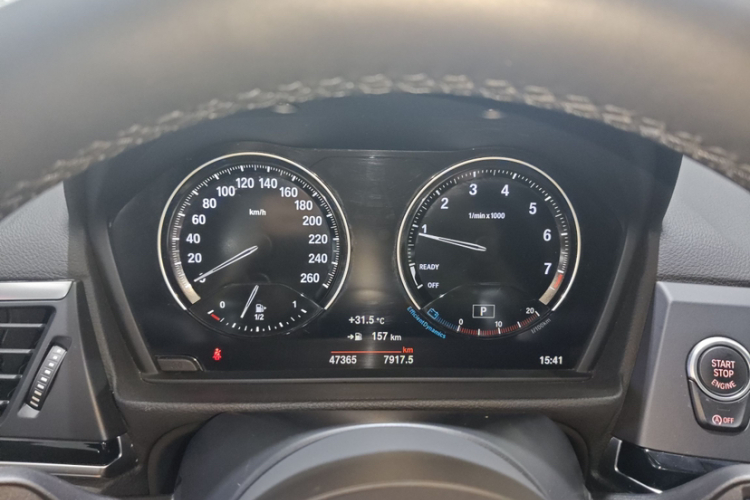 宝马1系 2019款 120i 领先型M运动套装中控内饰15