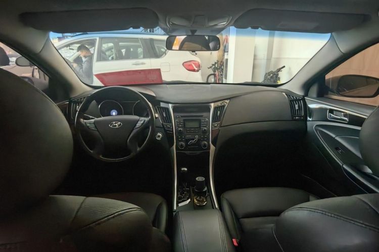 现代 索纳塔 2015款 经典 2.0L 自动豪华版中控内饰7001