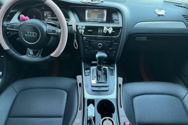 奥迪A4L 2013款 35 TFSI 自动标准型中控内饰7001