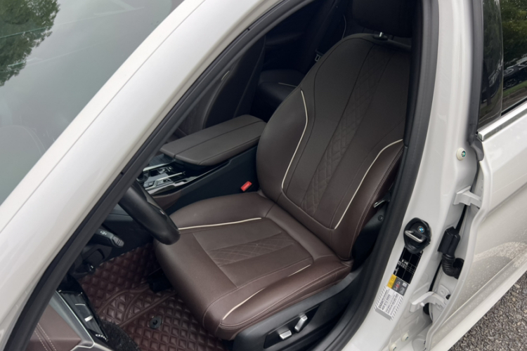 宝马5系新能源 2022款 改款 535Le M运动套装中控内饰7002