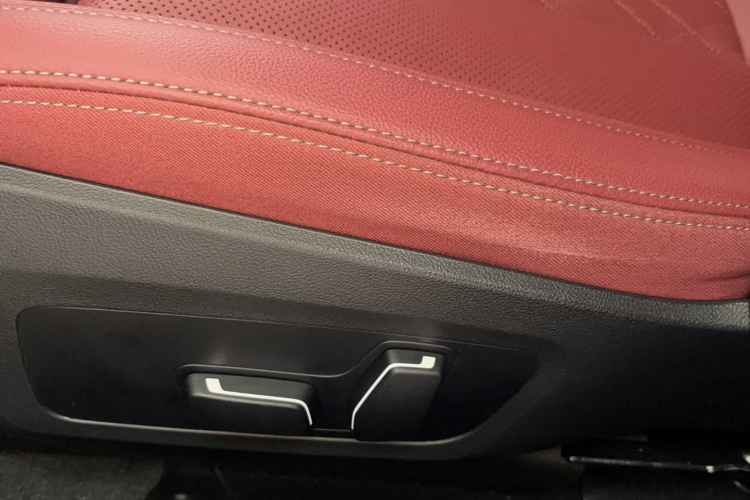 宝马3系 2024款 325i M运动套装中控内饰7004