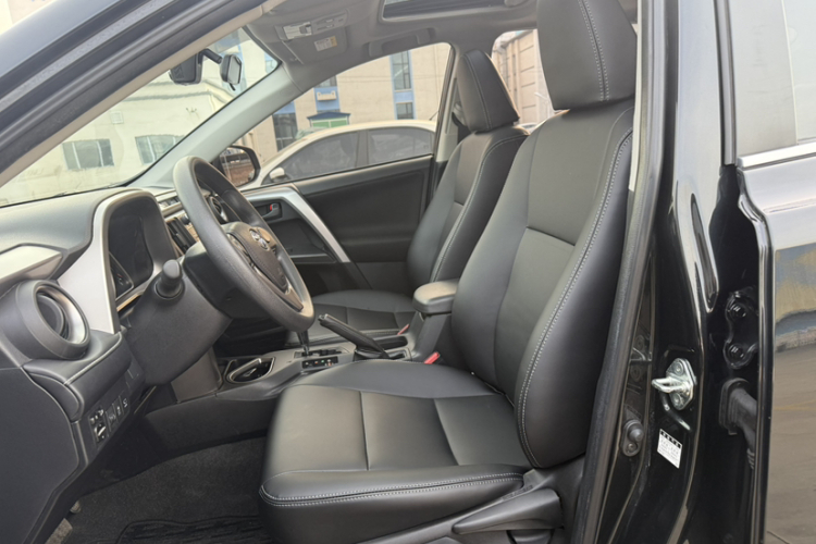 丰田 RAV4荣放 2019款 2.0L CVT两驱风尚版 国VI中控内饰7004