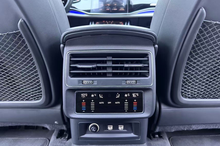 奥迪Q8 2019款 55 TFSI 臻选动感型中控内饰7007