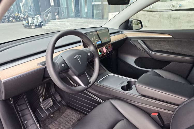 特斯拉 Model Y 2021款 标准续航后驱版中控内饰7003