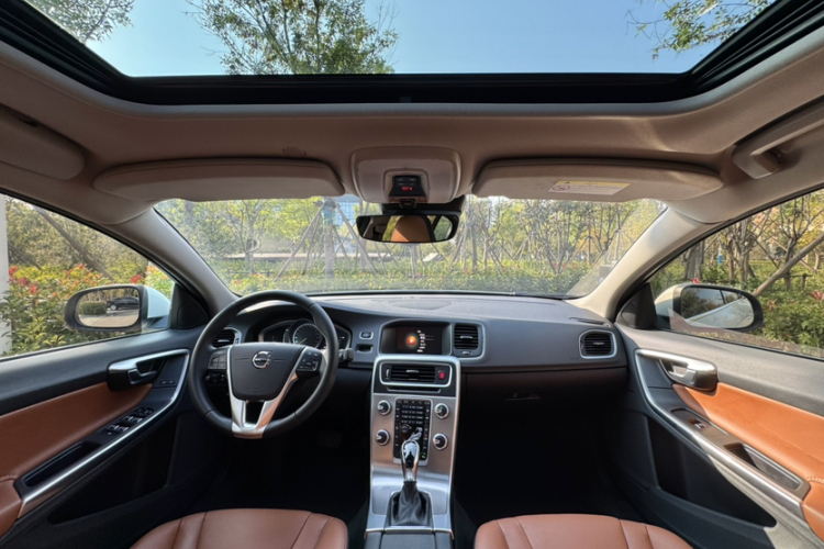 沃尔沃S60 2019款 S60L T5 智远版中控内饰7009