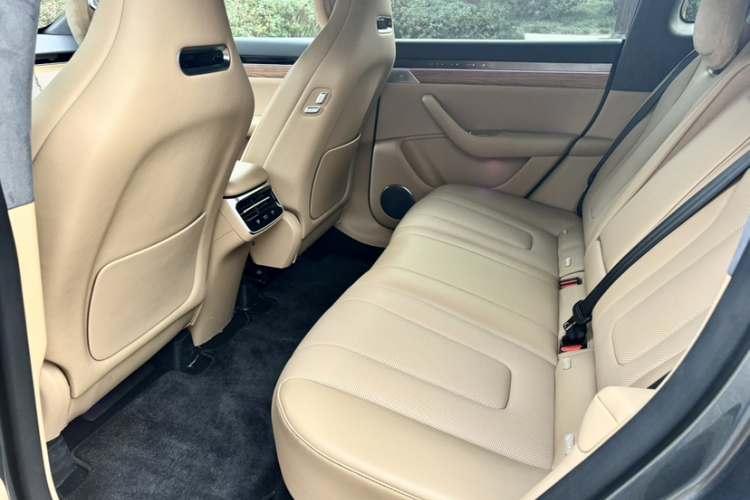 鸿蒙智行 智界R7 2025款 增程 331km Ultra中控内饰7002