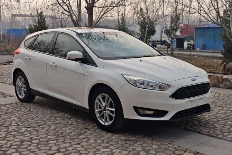 福特 福克斯 2018款 两厢经典 1.6L 自动风尚型智行版车身外观6002