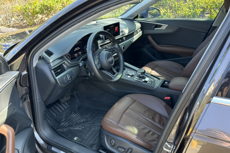 奥迪A4L 2017款 45 TFSI quattro 风尚型中控内饰7012