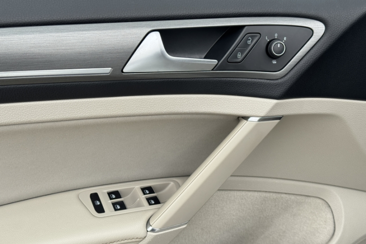 大众 高尔夫 2016款 230TSI 自动舒适型中控内饰7011