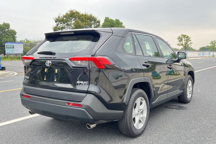 丰田 RAV4荣放 2024款 2.0L CVT两驱都市版车身外观6003