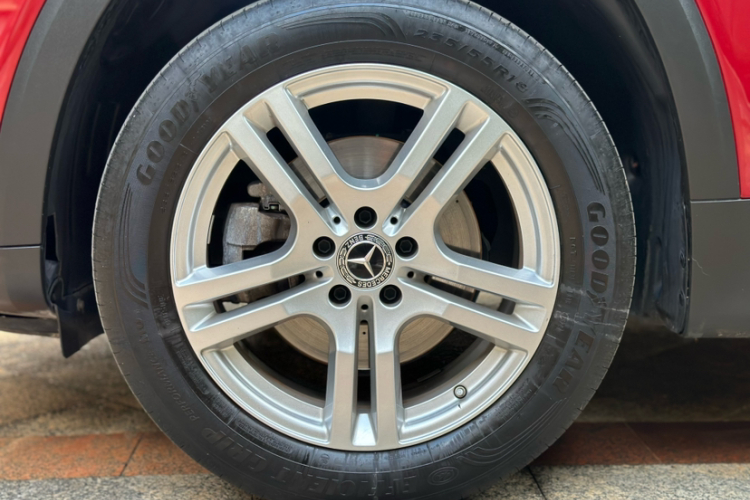 奔驰GLB 2023款 改款 GLB 200 时尚型车身外观6004