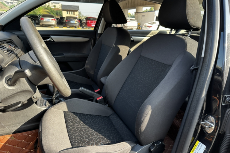 大众 朗逸 2013款 改款经典 1.6L 手动风尚版中控内饰7007