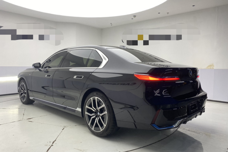 宝马7系 2023款 735Li M运动套装车身外观6004