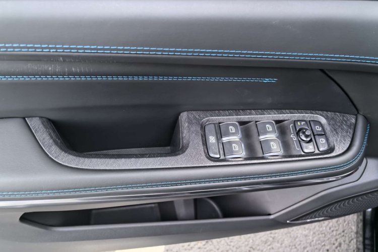 领克05 2022款 2.0TD 两驱耀Halo中控内饰7003