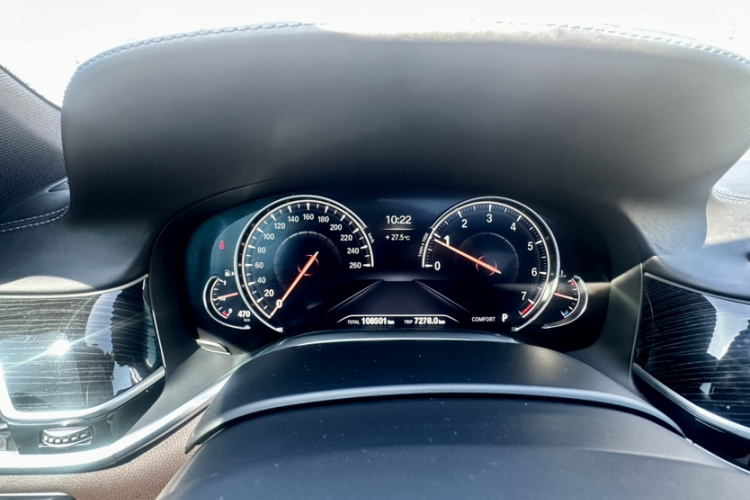 宝马7系 2018款 730Li 尊享型 M运动套装中控内饰15