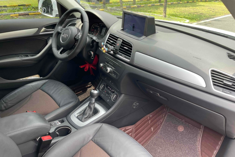 奥迪Q3 2018款 35 TFSI 时尚型典藏版中控内饰7008