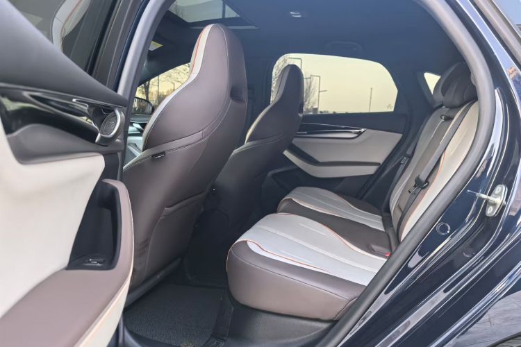 比亚迪 秦PLUS 2024款 荣耀版 DM-i 120KM领先型中控内饰7003